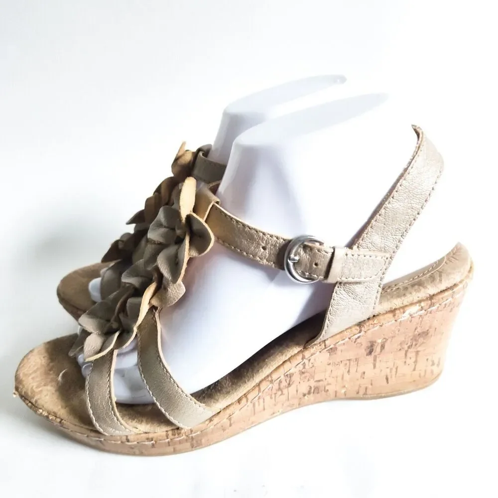 Bolo Born Metallic Gold Leather T-Strap Flowers Womens Size 8 Wedge Heel Sandals - Picture 3 of 10